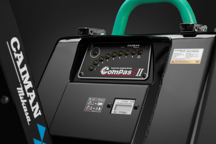 Caiman MVH-508DSZ_Compass.jpg